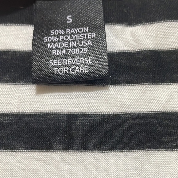 Rue21 black and white striped‎ top with pattern - Picture 4 of 4